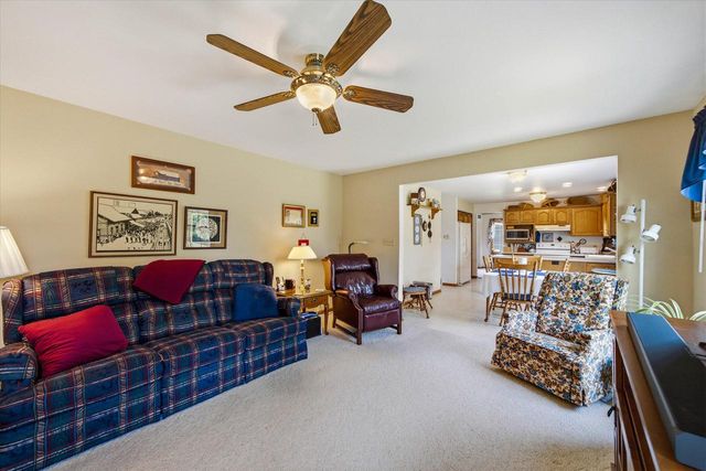 410 Claremont ROAD, Saukville, WI 53080