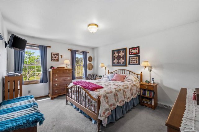 410 Claremont ROAD, Saukville, WI 53080