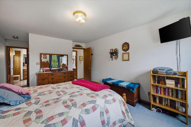 410 Claremont ROAD, Saukville, WI 53080