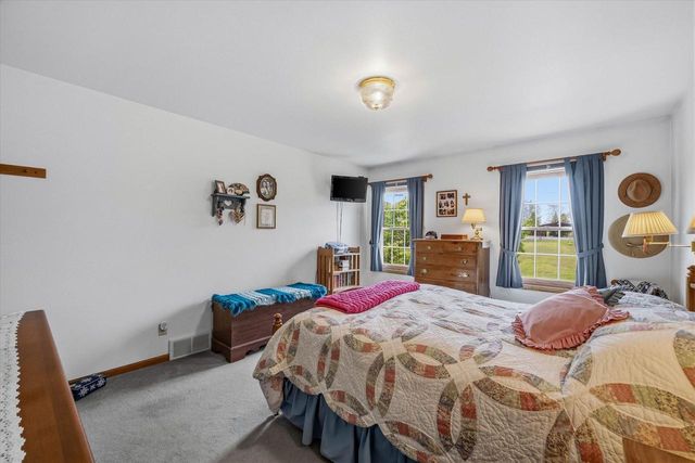 410 Claremont ROAD, Saukville, WI 53080