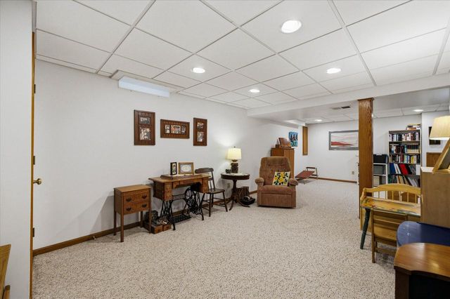 410 Claremont ROAD, Saukville, WI 53080