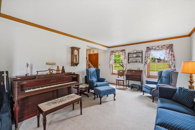 410 Claremont ROAD, Saukville, WI 53080