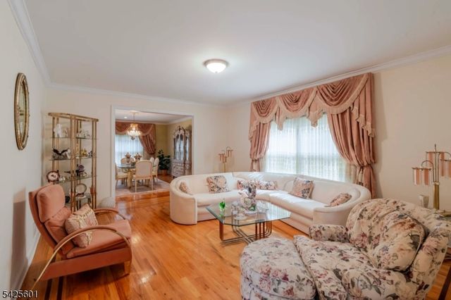 12 Morgan Way, East Hanover Twp., NJ 07936