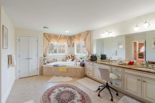 12 Morgan Way, East Hanover Twp., NJ 07936