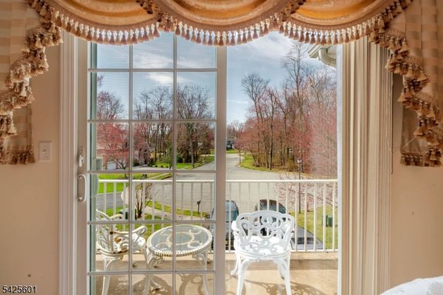 12 Morgan Way, East Hanover Twp., NJ 07936