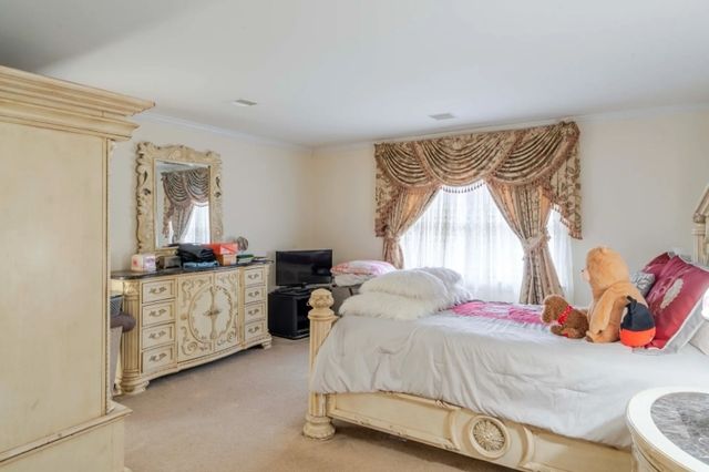 12 Morgan Way, East Hanover Twp., NJ 07936