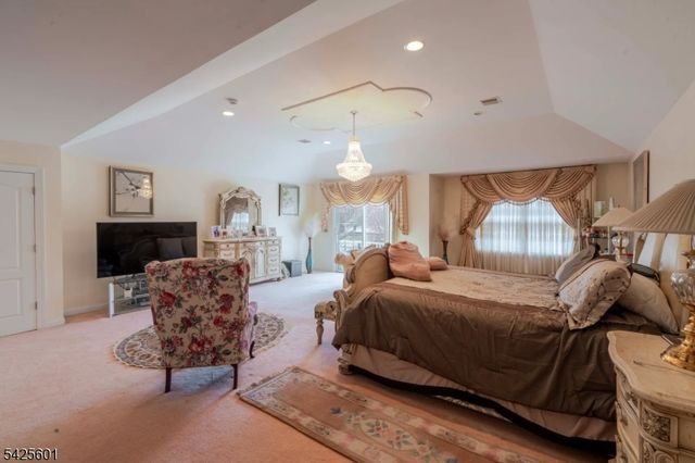 12 Morgan Way, East Hanover Twp., NJ 07936