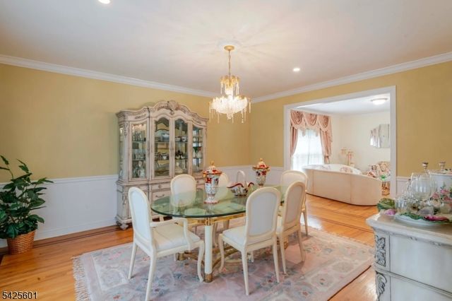 12 Morgan Way, East Hanover Twp., NJ 07936