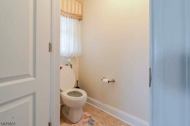 12 Morgan Way, East Hanover Twp., NJ 07936