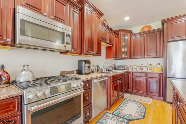 12 Morgan Way, East Hanover Twp., NJ 07936