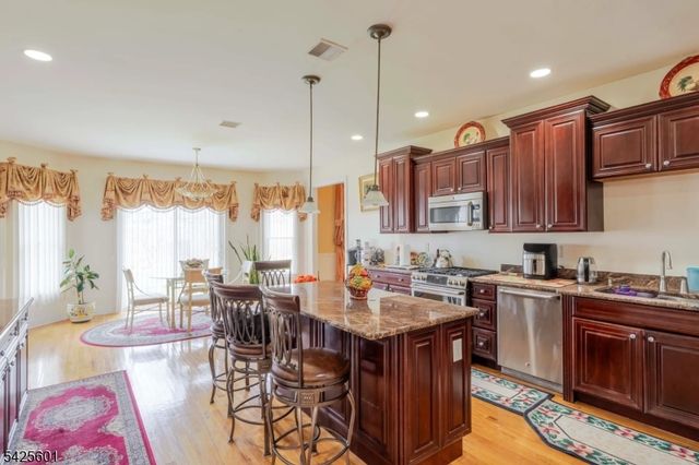 12 Morgan Way, East Hanover Twp., NJ 07936