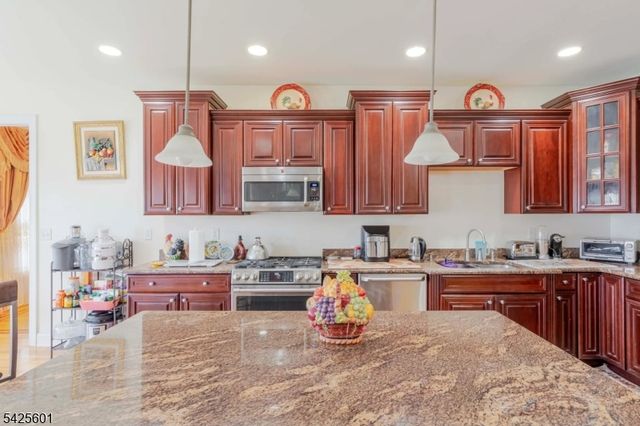 12 Morgan Way, East Hanover Twp., NJ 07936