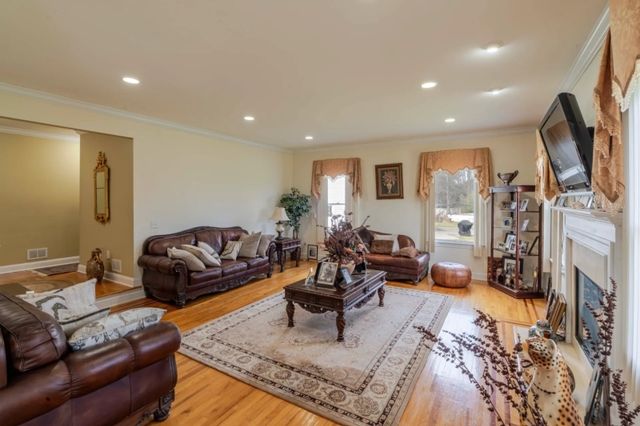 12 Morgan Way, East Hanover Twp., NJ 07936