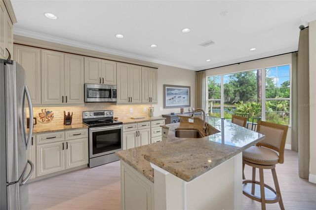 8204 VILLA GRANDE COURT, Sarasota, FL 34243