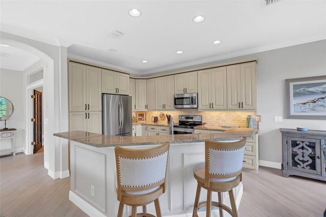 8204 VILLA GRANDE COURT, Sarasota, FL 34243