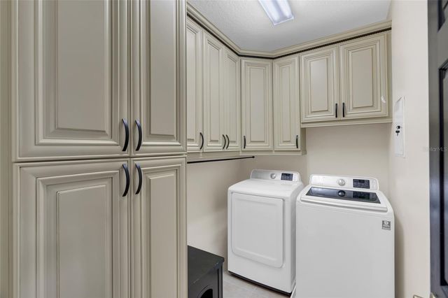 8204 VILLA GRANDE COURT, Sarasota, FL 34243