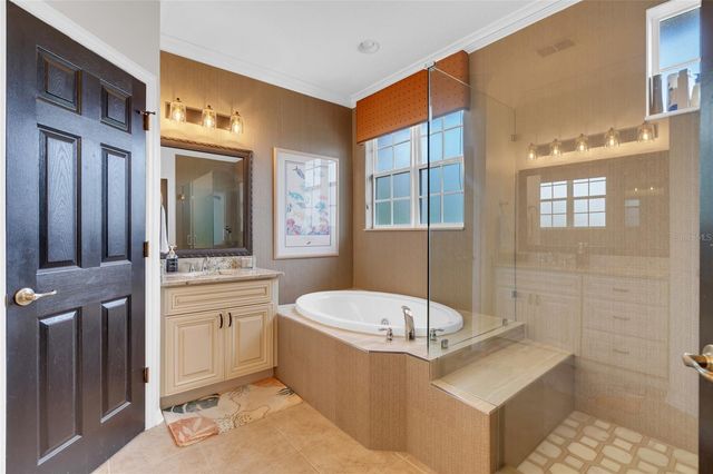 8204 VILLA GRANDE COURT, Sarasota, FL 34243