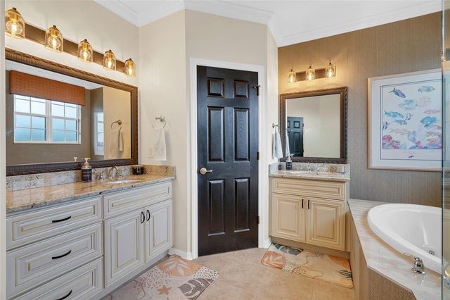 8204 VILLA GRANDE COURT, Sarasota, FL 34243