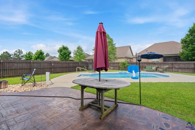 303 Brown Thrasher Lane, Kathleen, GA 31047