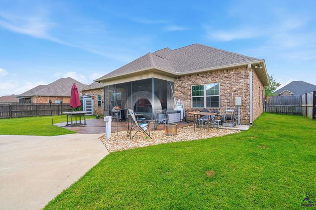 303 Brown Thrasher Lane, Kathleen, GA 31047