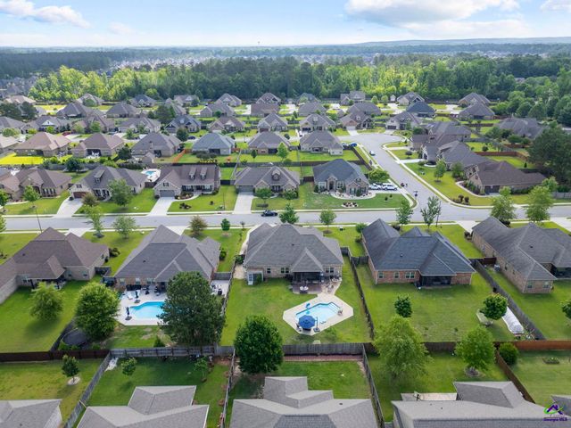 303 Brown Thrasher Lane, Kathleen, GA 31047