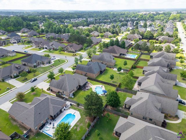 303 Brown Thrasher Lane, Kathleen, GA 31047