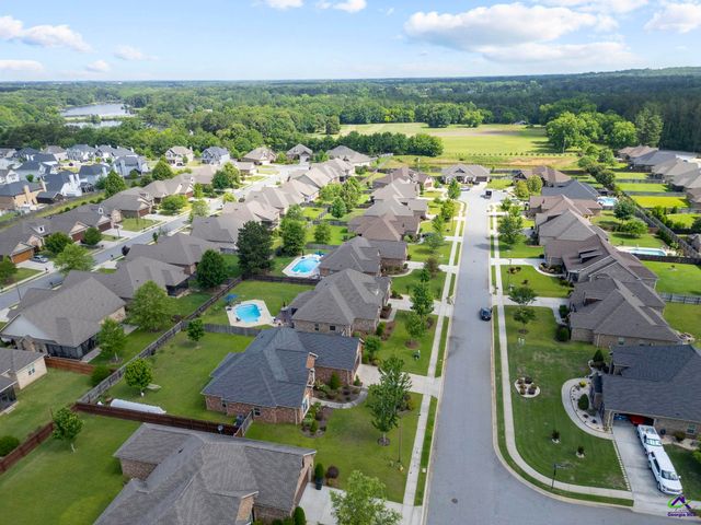 303 Brown Thrasher Lane, Kathleen, GA 31047