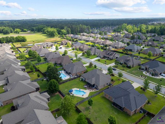 303 Brown Thrasher Lane, Kathleen, GA 31047