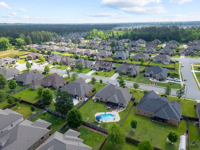 303 Brown Thrasher Lane, Kathleen, GA 31047