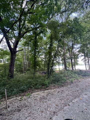 317 McDuff Ln, Camden, TN 38320