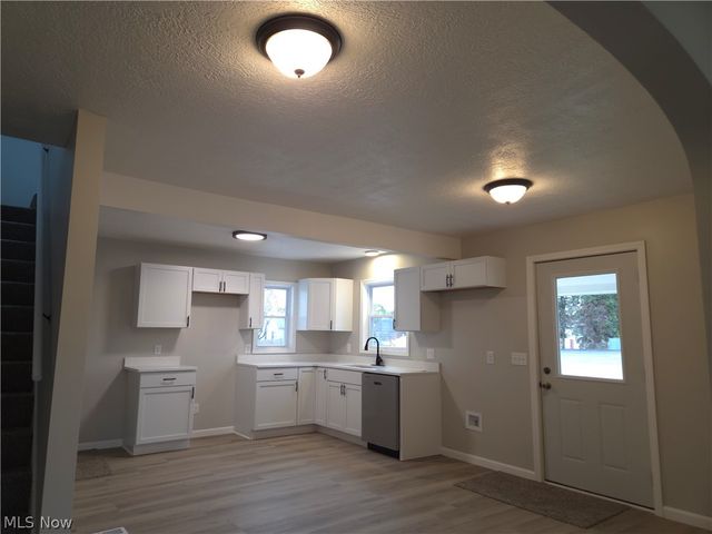 700 Whipple Avenue NW, Canton, OH 44708