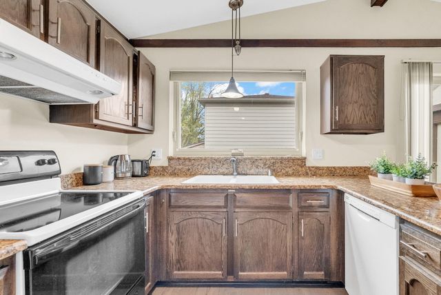 306 Antoinette Drive, Rochester Hills, MI 48309