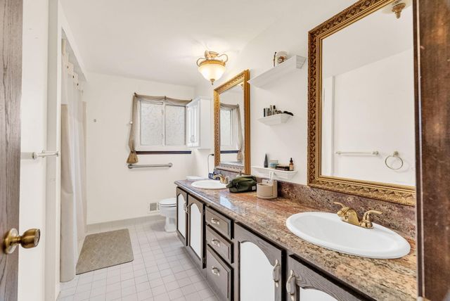 306 Antoinette Drive, Rochester Hills, MI 48309