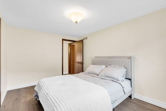 306 Antoinette Drive, Rochester Hills, MI 48309