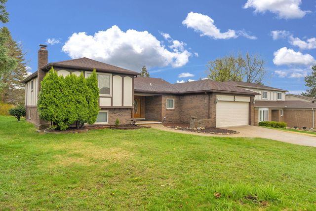 306 Antoinette Drive, Rochester Hills, MI 48309