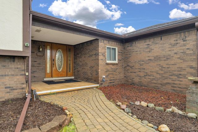 306 Antoinette Drive, Rochester Hills, MI 48309