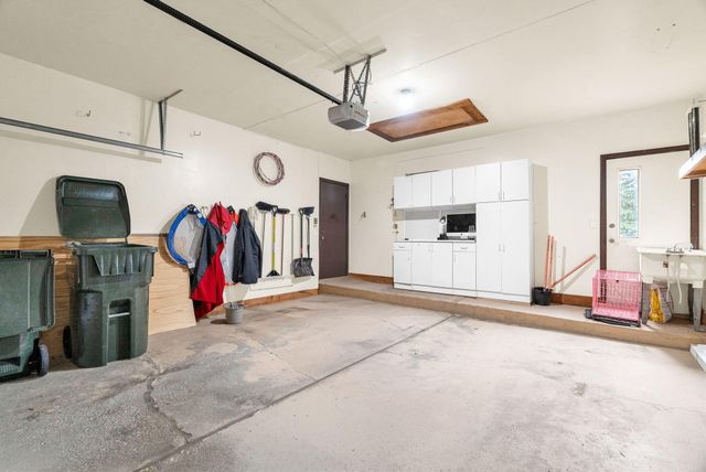 306 Antoinette Drive, Rochester Hills, MI 48309