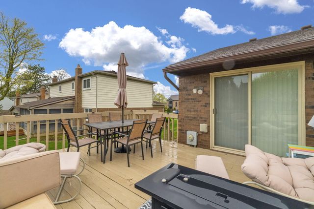 306 Antoinette Drive, Rochester Hills, MI 48309