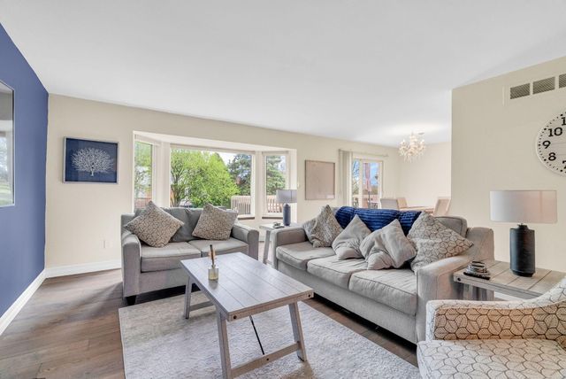 306 Antoinette Drive, Rochester Hills, MI 48309