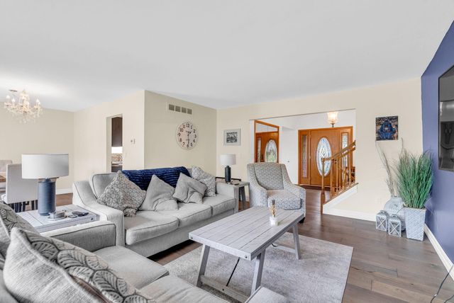 306 Antoinette Drive, Rochester Hills, MI 48309