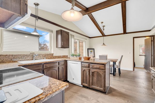 306 Antoinette Drive, Rochester Hills, MI 48309