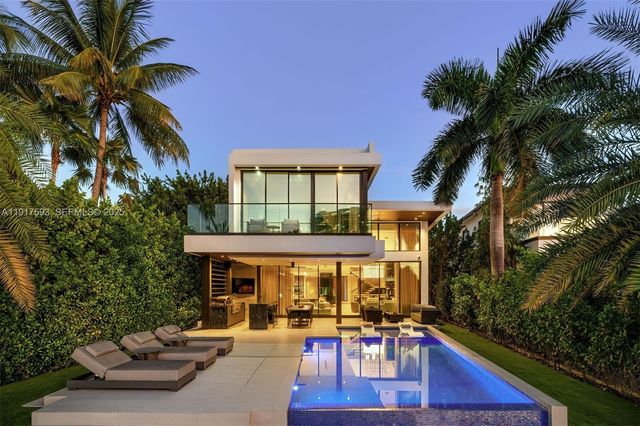 342 S Parkway, Golden Beach, FL 33160