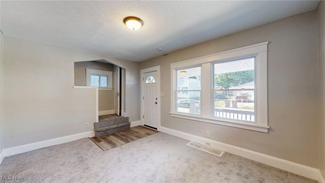 3043 W 105th Street, Cleveland, OH 44111