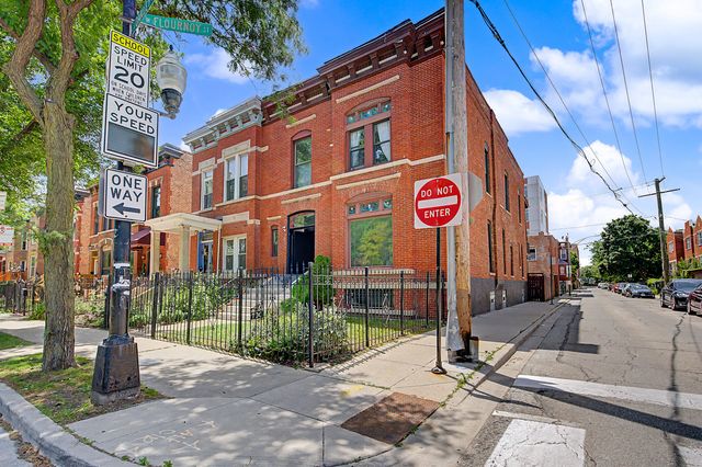 700 S Oakley Boulevard, Chicago, IL 60612