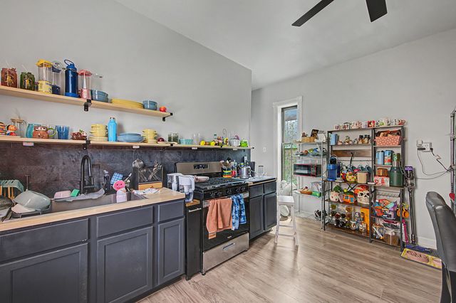 700 S Oakley Boulevard, Chicago, IL 60612