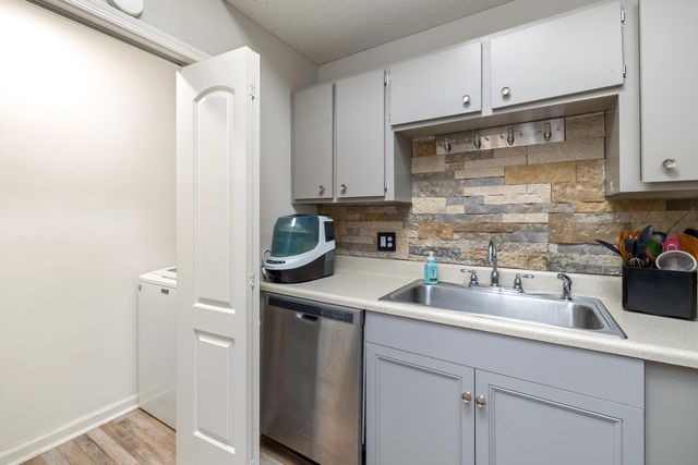 236 Hunters Road, Hopkins, SC 29061