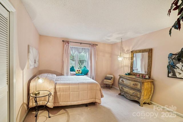 2 Creekside Lane, Asheville, NC 28803