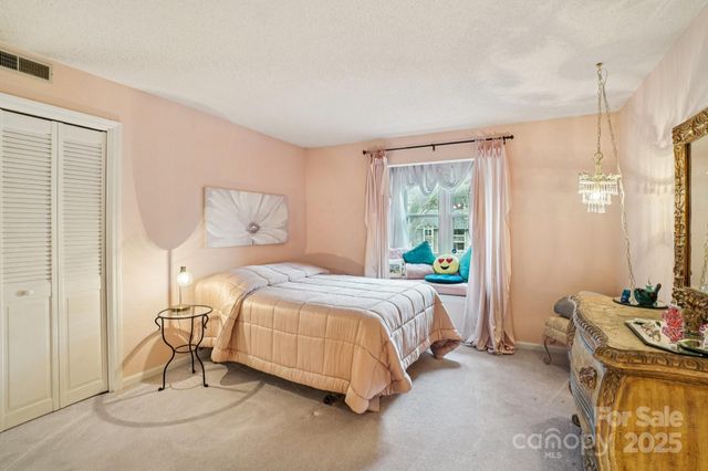 2 Creekside Lane, Asheville, NC 28803