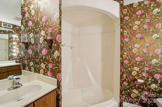 2 Creekside Lane, Asheville, NC 28803