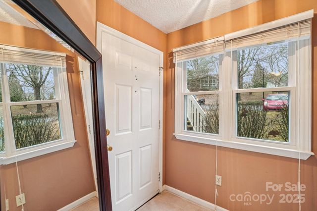 2 Creekside Lane, Asheville, NC 28803